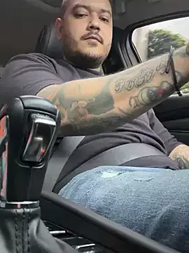 Offline El_Titan1998 on StripChat