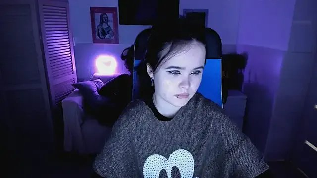 Elainebeness on StripChat