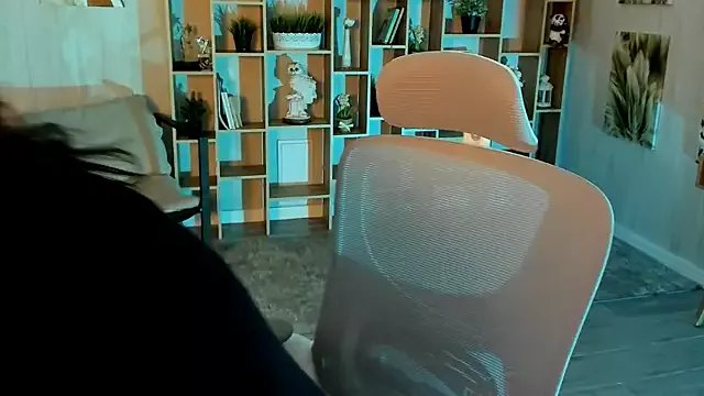 Elainebeness on StripChat