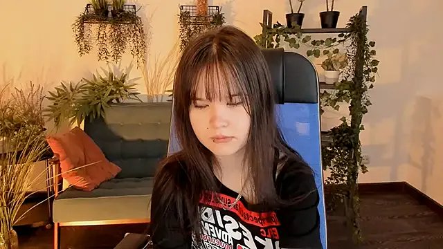 Elainebeness on StripChat