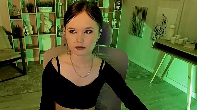 Elainebeness on StripChat