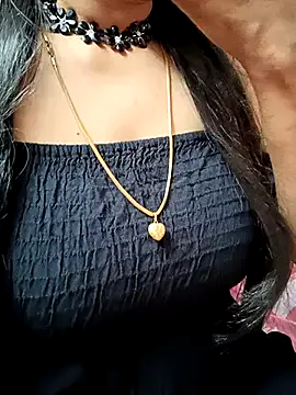 Offline Elakkiya32 on StripChat