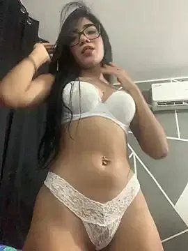 ElaRose_12 on StripChat