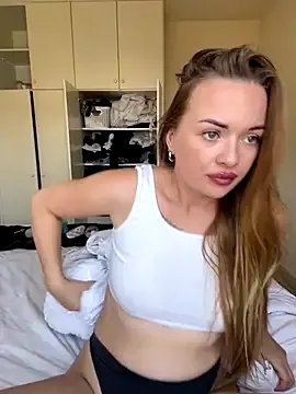 ElenaRebelle on StripChat