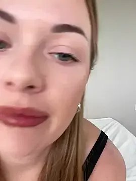 ElenaRebelle on StripChat