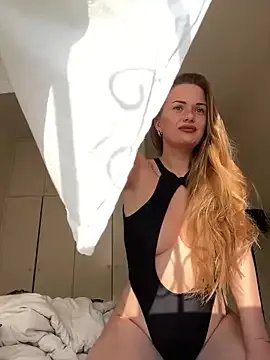 ElenaRebelle on StripChat