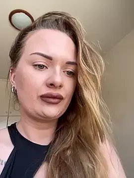 ElenaRebelle on StripChat