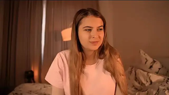 elisa_moon on StripChat