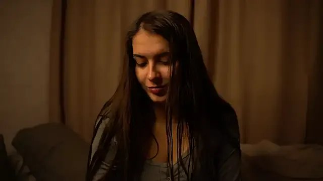 elisa_moon on StripChat