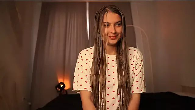 elisa_moon on StripChat