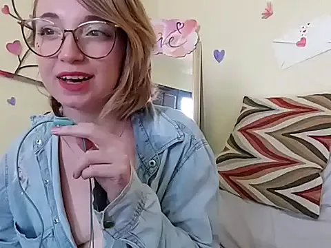 Offline Elise_Nyx on StripChat