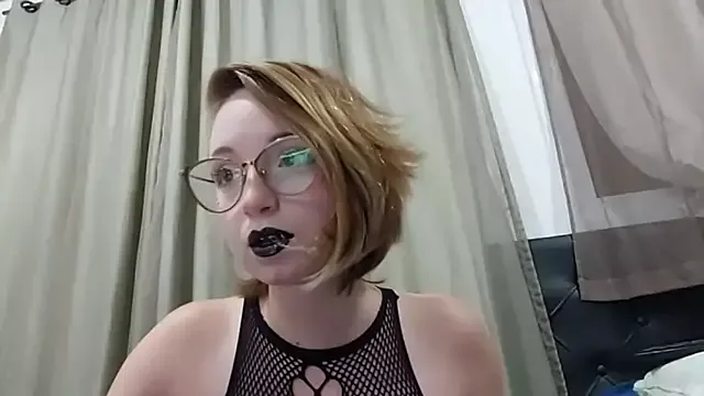 Offline Elise_Nyx on StripChat