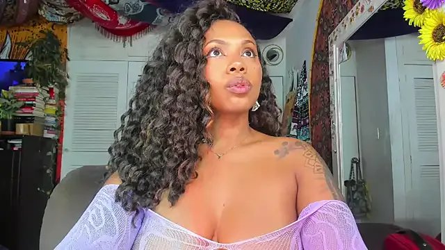 ElizaGrey_ on StripChat