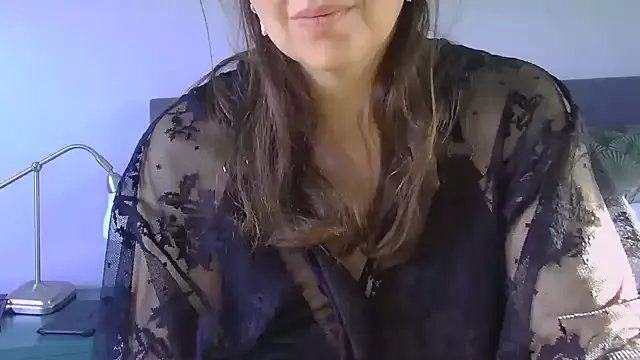 Ella_Next_Door on StripChat