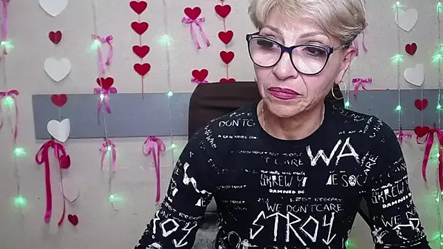 EllaBonito on StripChat