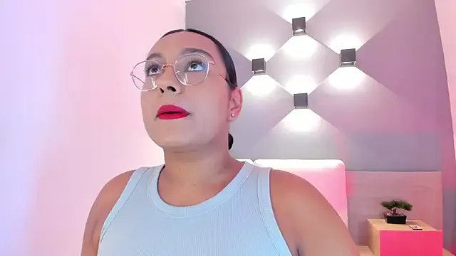 ellamontoya on StripChat