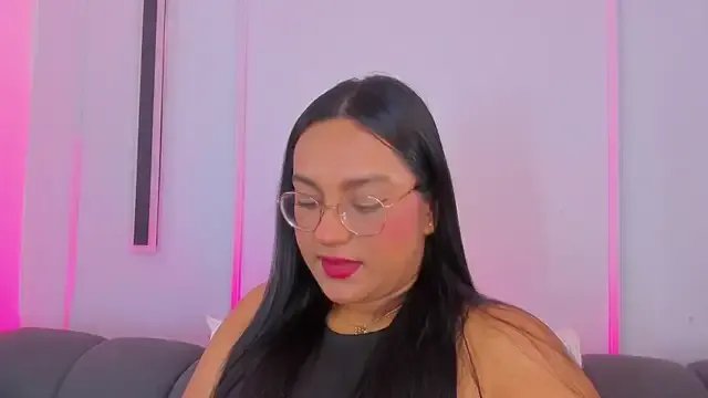 ellamontoya on StripChat