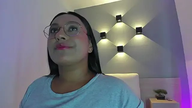 ellamontoya on StripChat