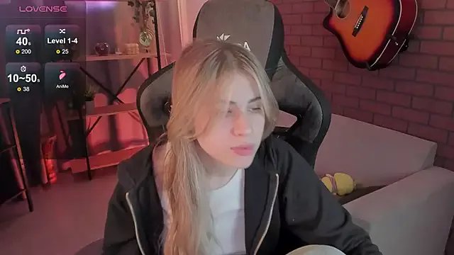 EllieCutes on StripChat