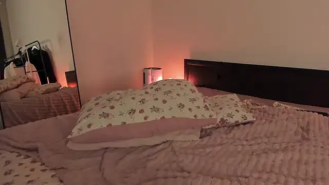 elliemintlover on StripChat