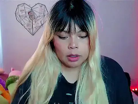 EllieMoonX on StripChat