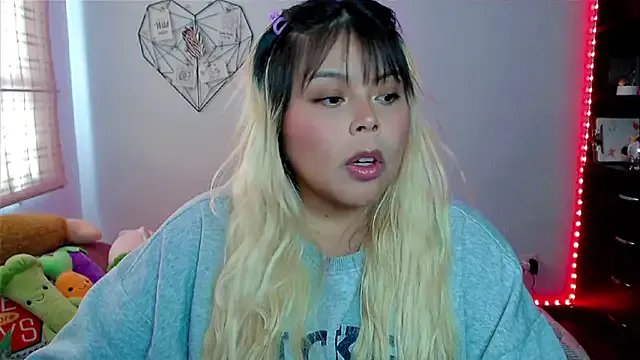 EllieMoonX on StripChat