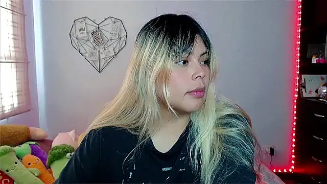 EllieMoonX on StripChat