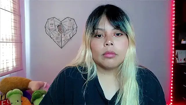 EllieMoonX on StripChat