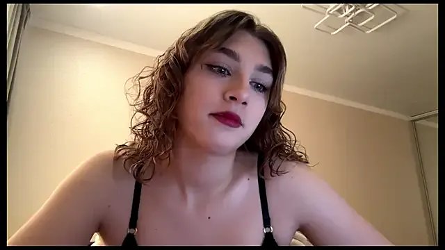 ElliKrovel on StripChat