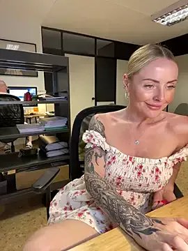 EmaSalis on StripChat