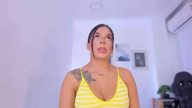 emelie_89 on StripChat