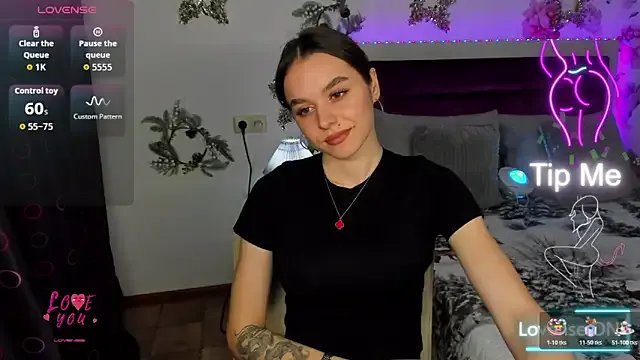 EmelyMason on StripChat