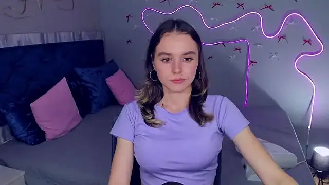 EmelyMason on StripChat