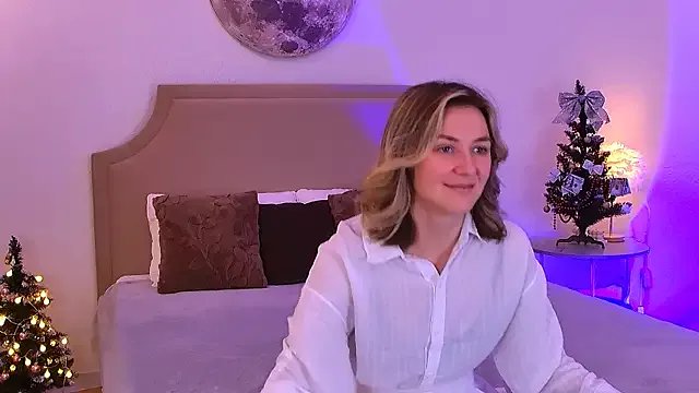 EmeraldGlow on StripChat