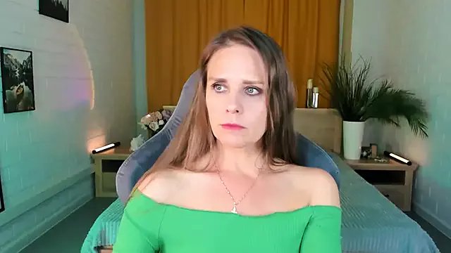 EmiliaBedy on StripChat