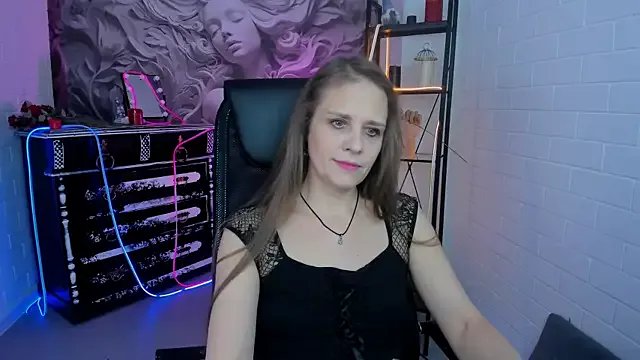 EmiliaBedy on StripChat