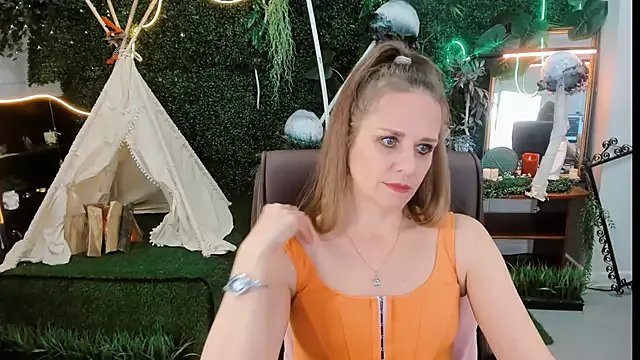 EmiliaBedy on StripChat