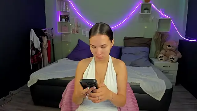 Offline EmiliaDroll on StripChat