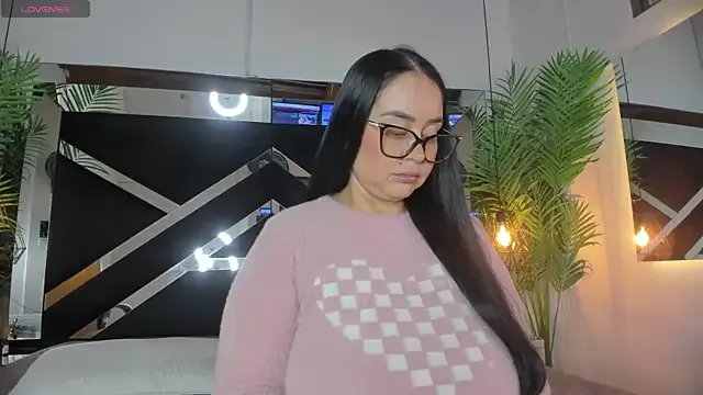 emily-fox on StripChat