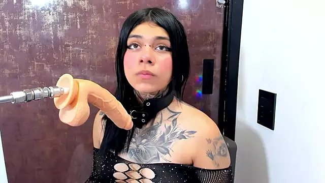 Emily_Evo on StripChat