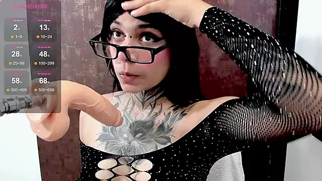 Emily_Evo on StripChat