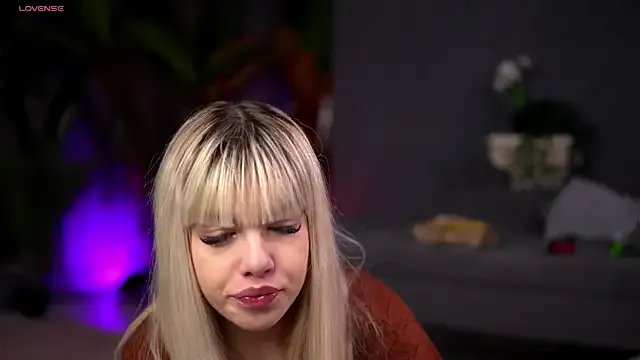 Emily_Voss on StripChat