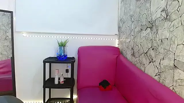 Emilybateee on StripChat