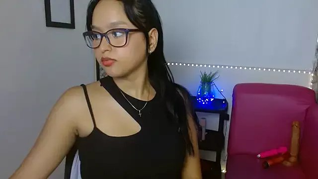 Emilybateee on StripChat