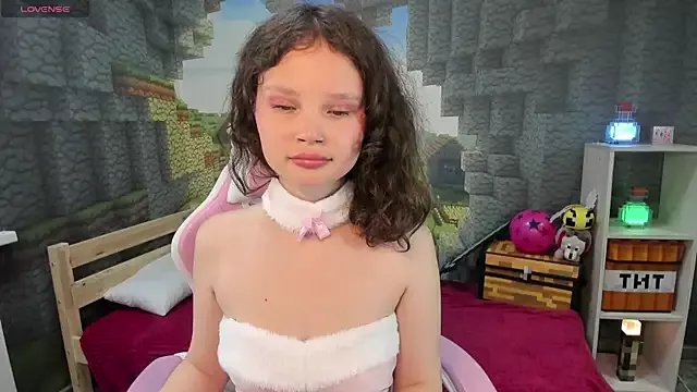 EmilyChaves on StripChat