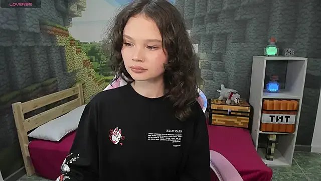 EmilyChaves on StripChat