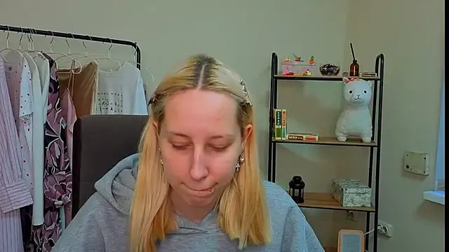 EmilyReyess on StripChat