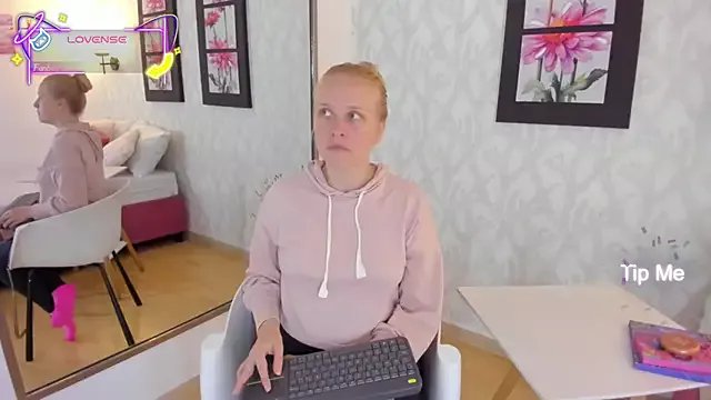 EmilySumer on StripChat