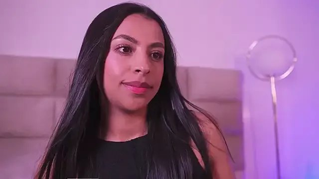 emma_brooks1 on StripChat