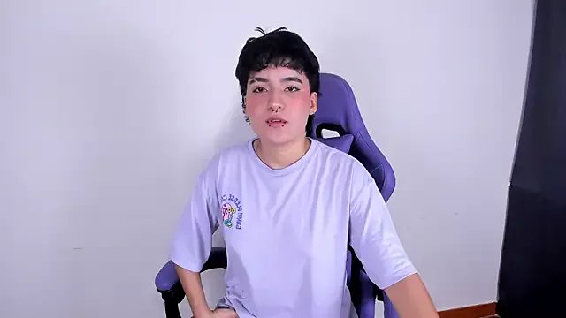 emma_cute7 on StripChat